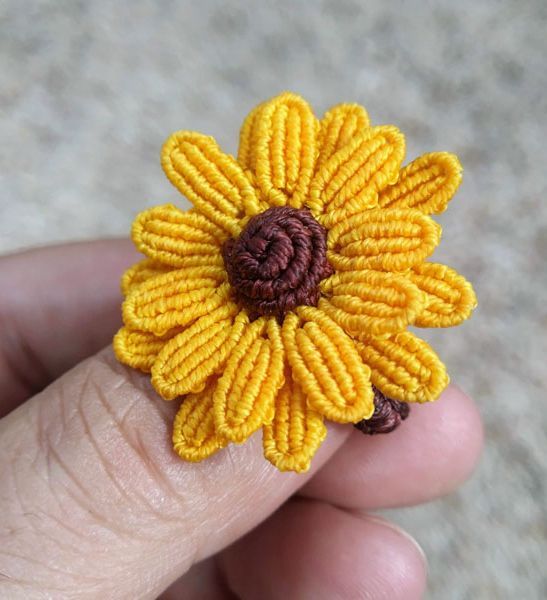 Anillo Girasol Hecho A Mano A Macrame Por Artesaniasdebrujilda