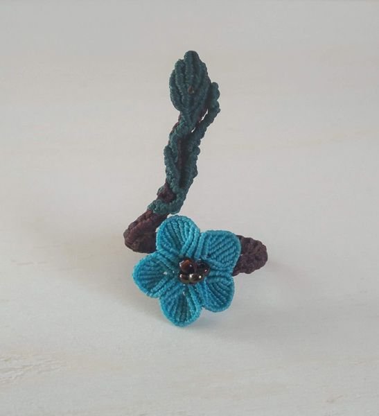 Anillo Con Flor Hecho A Mano A Macrame Por Artesaniasdebrujilda Azul 2