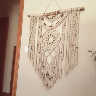 Tapiz macrame pared hecho a mano por Entre Enre2 para artelovers con mandala