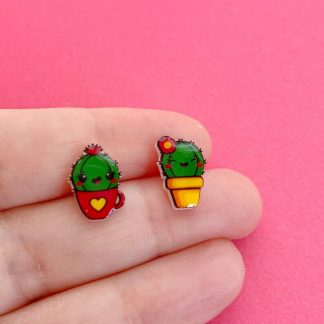 Pendientes Cactus Kawaii hechos a mano en plata de ley y resina por IlovemyEarrings para Artelovers.