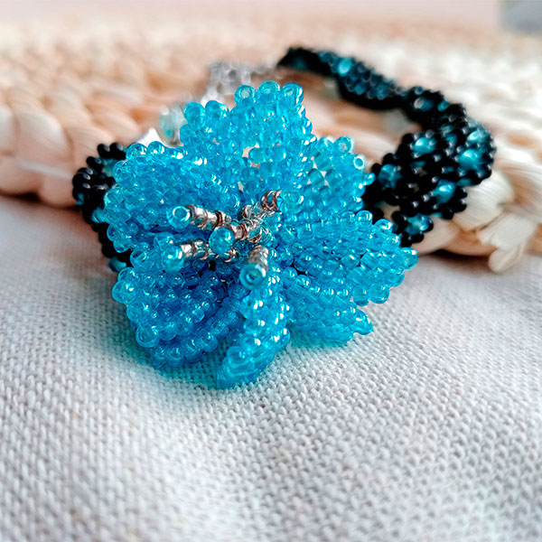 La Tita Bijoux-pulsera-artesanal-flor-azul-2