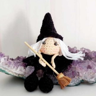 Bruja para decorar. Un baúl de princesas. Madrid