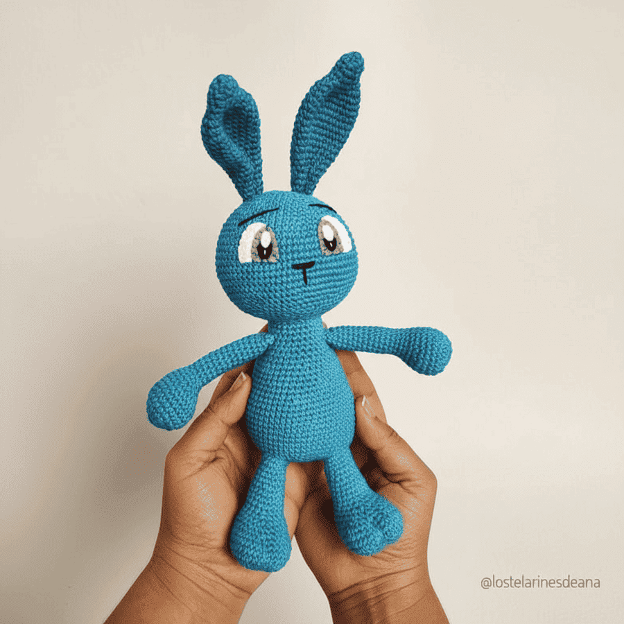 Conejito Amigurumi Azul Personalizado con Bandana Bordada
