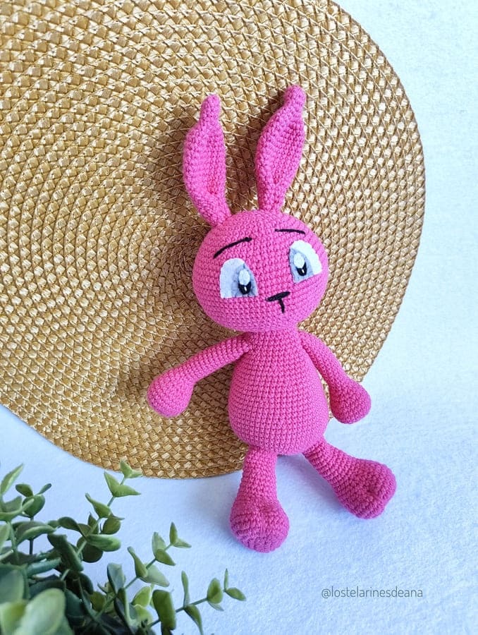 Conejito Amigurumi Fucsia Personalizado con Bandana Bordada