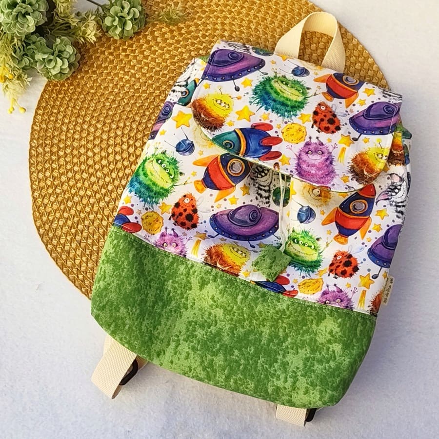 Mochila Solapa Mini Infantil - Naves Espaciales Extraterrestres