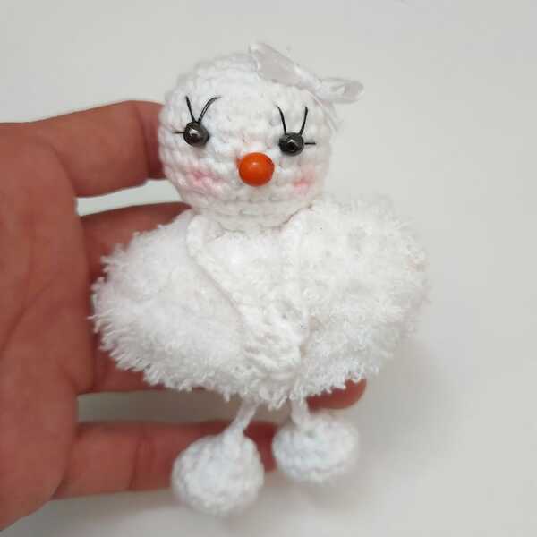 Muñeca de nieve. Broche. Un baúl de princesas. Madrid