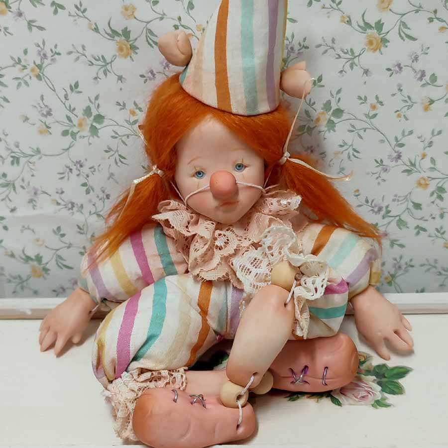 Muñeca Payaso Pelirroja hecha a mano por Evaninas.