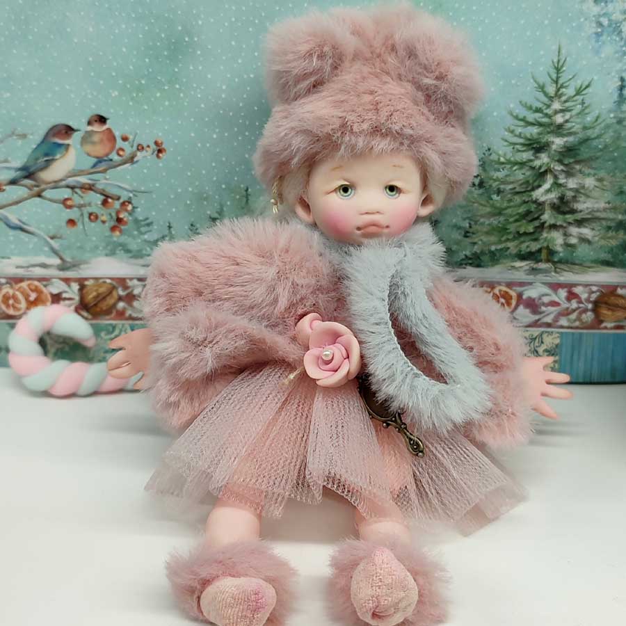 ArteLovers regalos hechos a mano por mujeres · · Tienda de para ArteLovers Muñeca con abrigo hecha a mano por Evaninas.