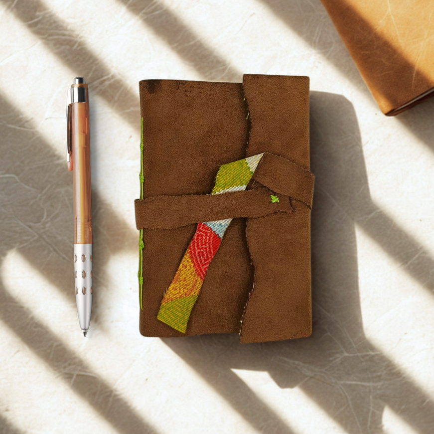 CUADERNO DE TAPA BLANDA DE ANTE MARRÓN ESTILO VINTAGE