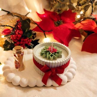 Este Conjunto Navideño incluye una vela artesanal elaborada al 100% con cera de soja