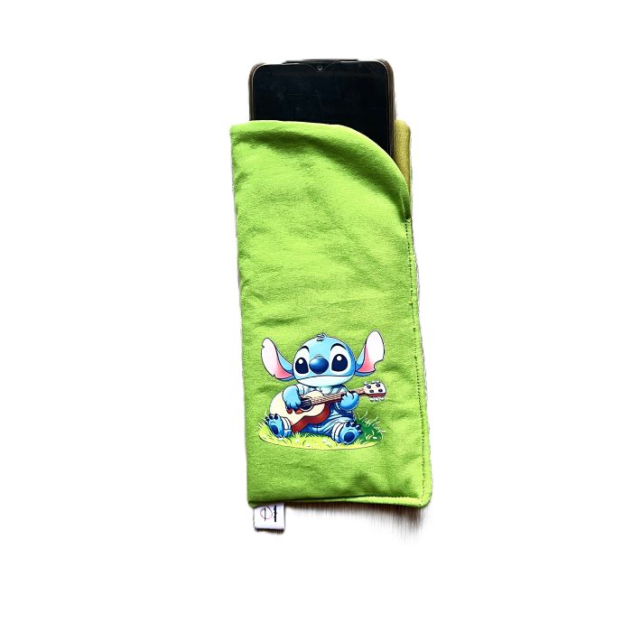 funda de movil stich guitarrista