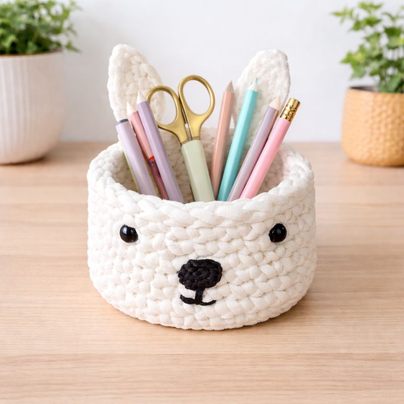 Cestillo BlanquiBoo · Cestillo blanco con orejitas tejido en crochet en trapillo blanco · Tienda de simple para Cestillo BlanquiBoo - Imagen 4