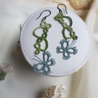 Pendientes largos con mariposa de color azul