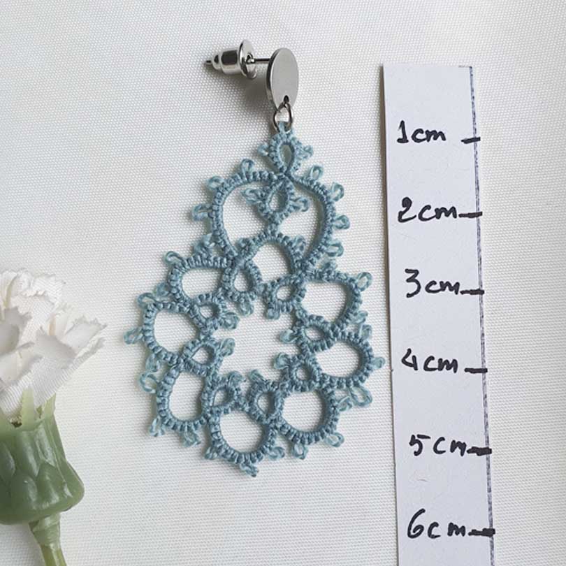 Pendientes azules · Pendientes de frivolité hechos a mano, ligeros y delicados, inspirados en la frescura de la primavera. · Tienda de simple para ArteLovers Market Pendientes azules - Imagen 3