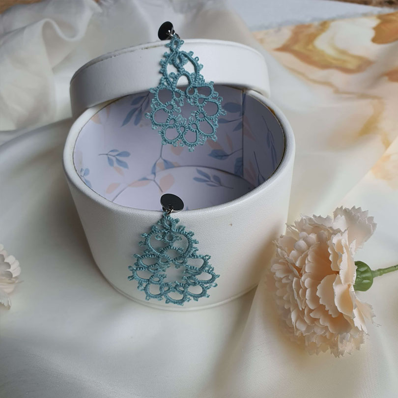 Pendientes azules · Pendientes de frivolité hechos a mano, ligeros y delicados, inspirados en la frescura de la primavera. · Tienda de simple para ArteLovers Market Pendientes azules - Imagen 5