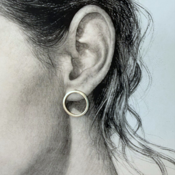 Pendientes Círculos y Cuadrados · <p class="p1">Diseño modular y versátil que permite combinaciones según tu estilo y ocasión.</p> <p class="p1">Hechos a mano, minimalistas y modernos.</p> · Tienda de simple para ArteLovers Market Pendientes Círculos y Cuadrados, pendientes de circulos de plata, Milagro Rousse