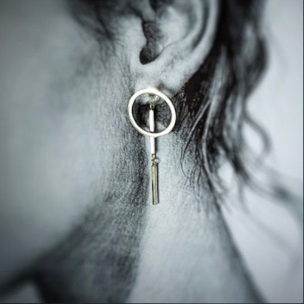 Pendientes Círculos y Cuadrados · <p class="p1">Diseño modular y versátil que permite combinaciones según tu estilo y ocasión.</p> <p class="p1">Hechos a mano, minimalistas y modernos.</p> · Tienda de simple para ArteLovers Market Pendientes Círculos y Cuadrados, pendientes figuras geometricas, Milagro Rousse