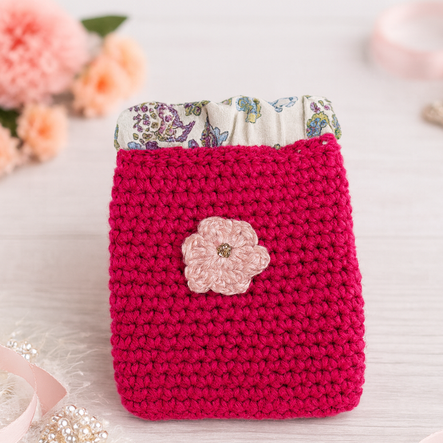 Monederos Flower Pop · Monederos artesanales de crochet que alegran el día. Tejidos en hilo de algodón con volante y forro de algodón para que no se deformen. Formato rectangular y cierre clip-clap. Medidas: 13cm de alto x 10cm. de ancho · Tienda de simple para ArteLovers Market Monederos Flower Pop - Imagen 5