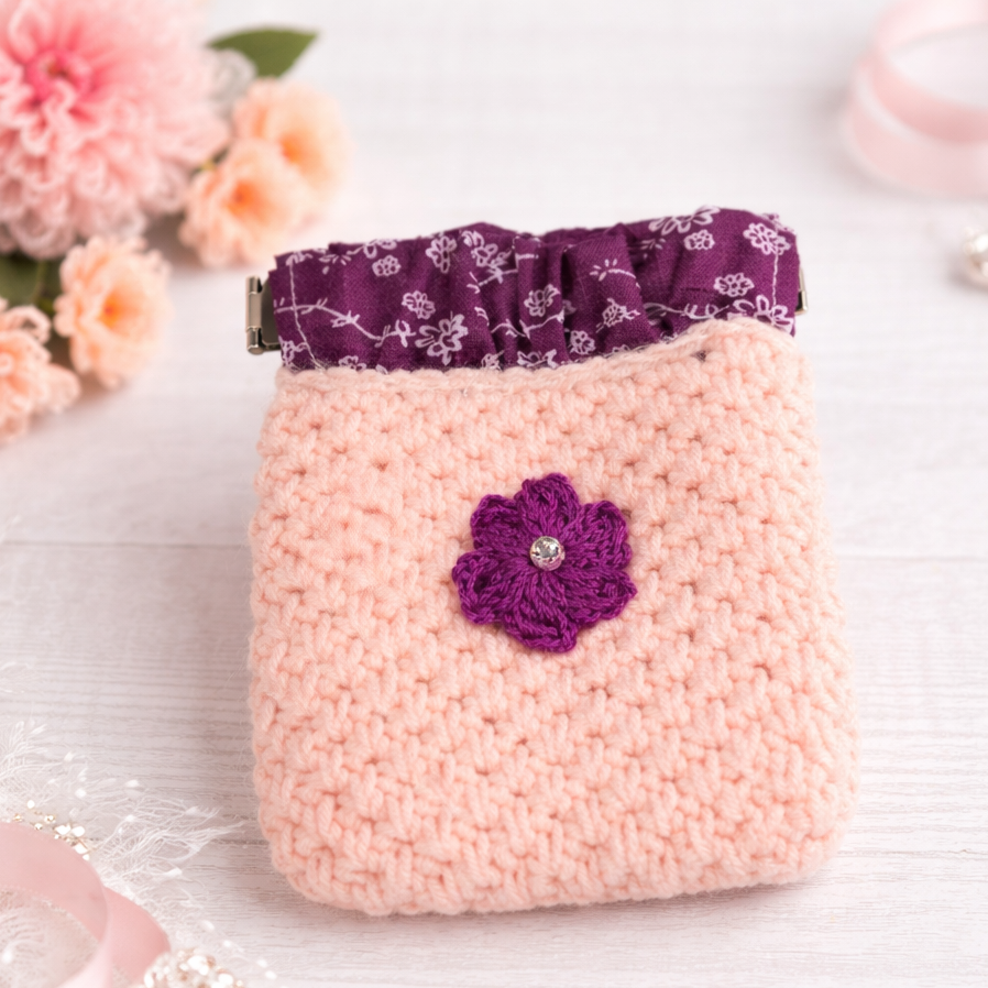 Monederos Flower Pop · Monederos artesanales de crochet que alegran el día. Tejidos en hilo de algodón con volante y forro de algodón para que no se deformen. Formato rectangular y cierre clip-clap. Medidas: 13cm de alto x 10cm. de ancho · Tienda de simple para ArteLovers Market Monederos Flower Pop - Imagen 4