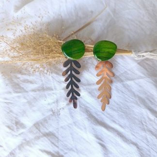 pendientes pieza verde oliva y ramita cobre, joyeria artesanal pintada a mano. NUBLA HANDMADE