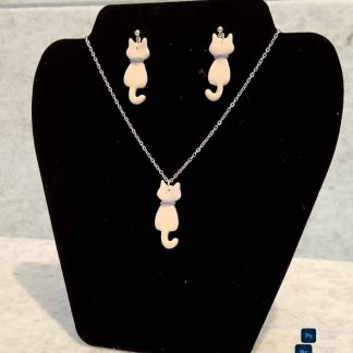 Conjunto de pendientes y collar