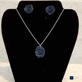 Conjunto de pendientes y collar