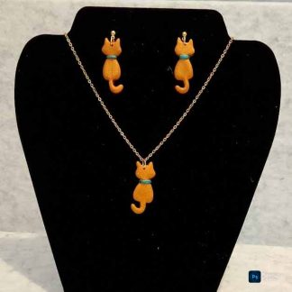 Conjunto de pendientes y collar