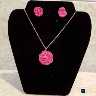 Conjunto de pendientes y collar