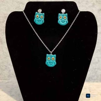 Conjunto de pendientes y collar