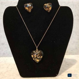 Conjunto de pendientes y collar de resina uv