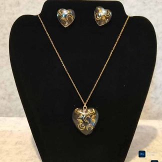 Conjunto de pendientes y collar de resina uv
