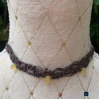 Collar de macramé