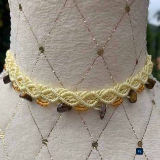 Collar de macramé