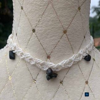 Collar de macramé