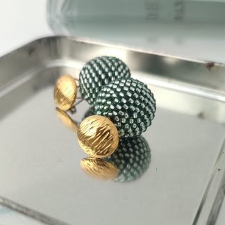 Pendientes de bola verde liquen