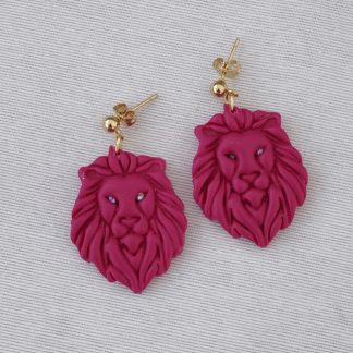ArteLovers regalos hechos a mano por mujeres artesanas · · Tienda de para ArteLovers Market pendiente de leon fucsia