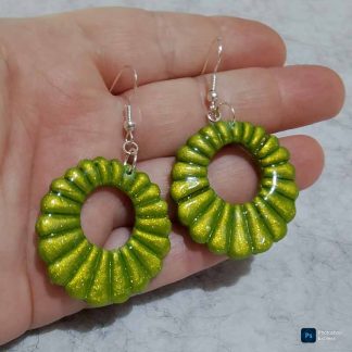 Pendientes artesanales de arcilla polimérica