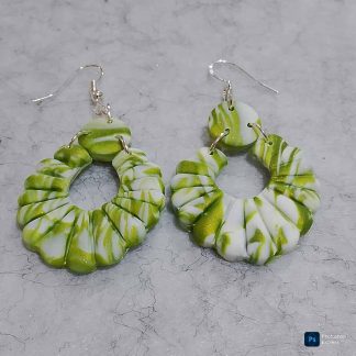 Pendientes artesanales de arcilla polimérica