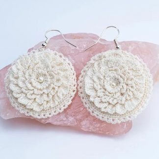 Pendientes de crochet Fiorella en beige