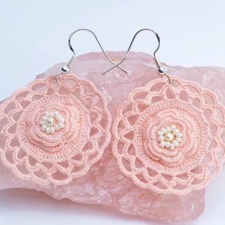 Pendientes de crochet Luna en rosa
