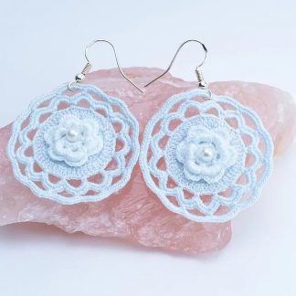 Pendientes de crochet Cielo en azul y blanco