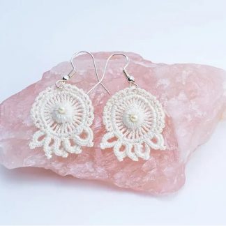 Pendientes de crochet Aria en beige