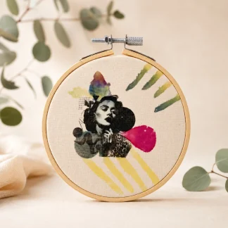 ArteLovers regalos hechos a mano por mujeres artesanas · · Tienda de para ArteLovers Market Primer plano de bastidor decorativo sobre algodón con retrato en blanco y negro, transferencia de imagen y estampación botánica