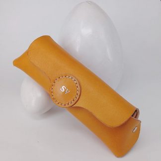 Estuche multifuncional cuero artesanal mostaza