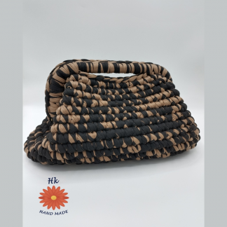 Bolso Clutch Tejido en Ganchillo con trapillo Color Nude/Negro