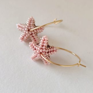 Pendientes estrellas de mar color salmón y aros dorados
